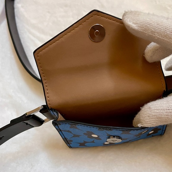 ✅NEW “Micheal Kors” Genuine Leather Belt Wallet - Picture 6 of 8